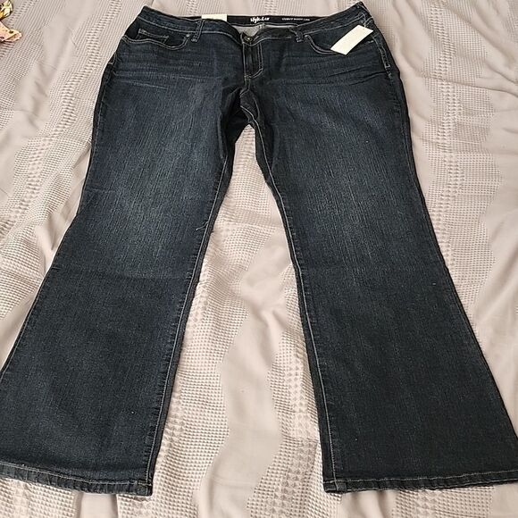 Style & Co. "Stream Wash" Boot Leg Jeans - Picture 1 of 10